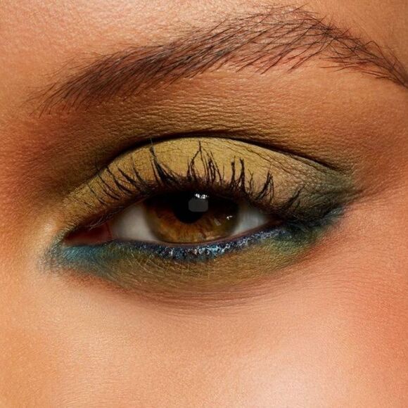 MAC Eyeshadow Powderkiss Per-Suede Me (Matcha Makeup) - Picture 9 of 13